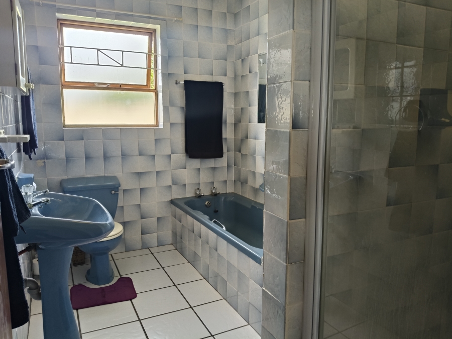 3 Bedroom Property for Sale in Wavecrest Eastern Cape